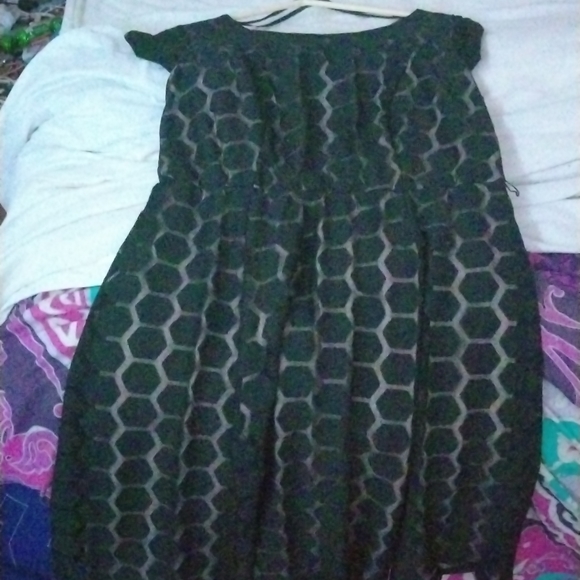 I'm am selling a black 14 /16 size black dress with a bow a hockey a green purse - Picture 3 of 5